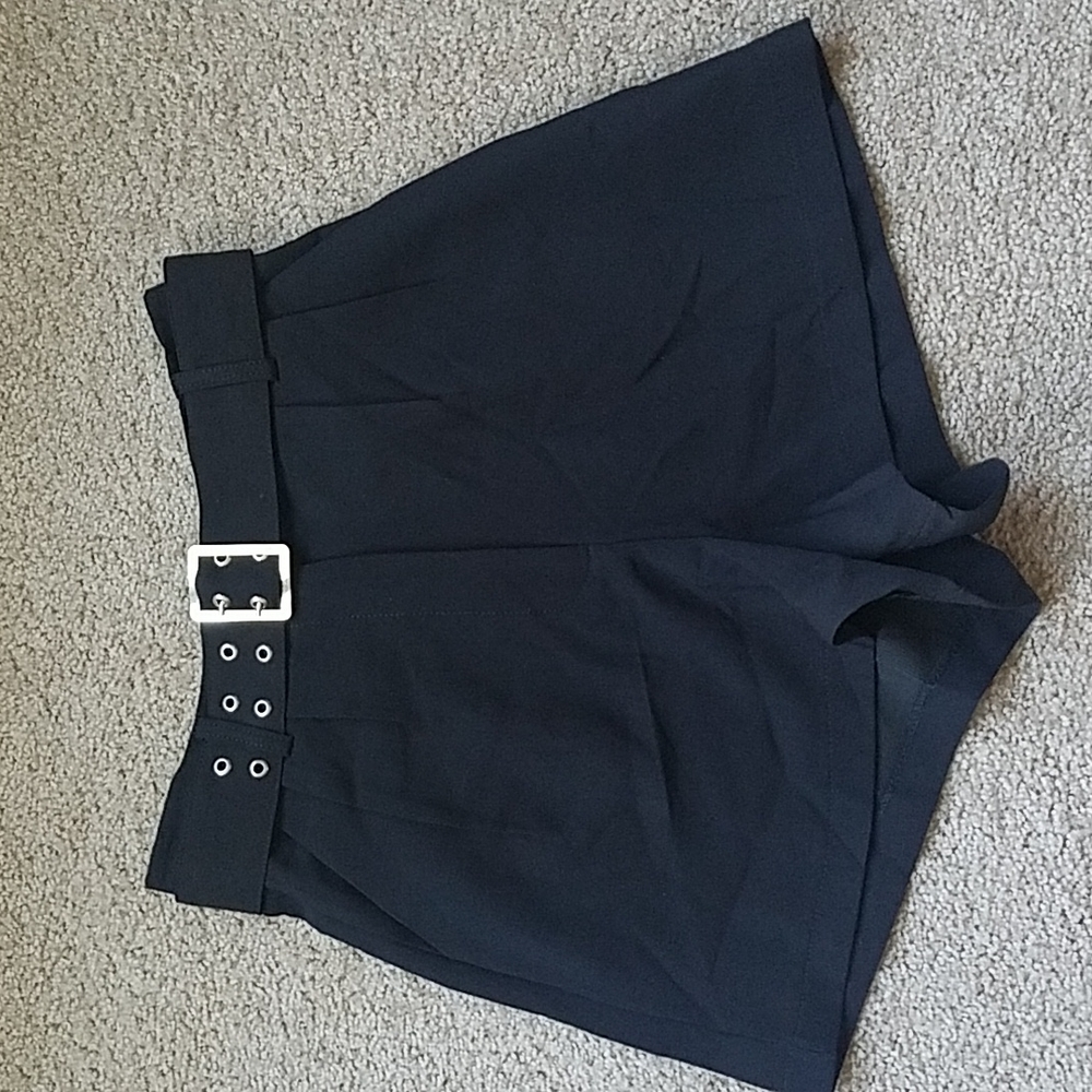 NWT Forever 21 dressy high waist woven shorts, Black, Size M